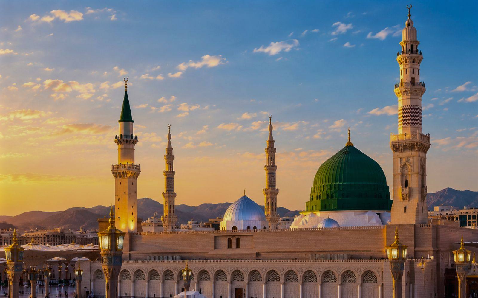 Masjid an-Nabawi, Madinah, at sunset